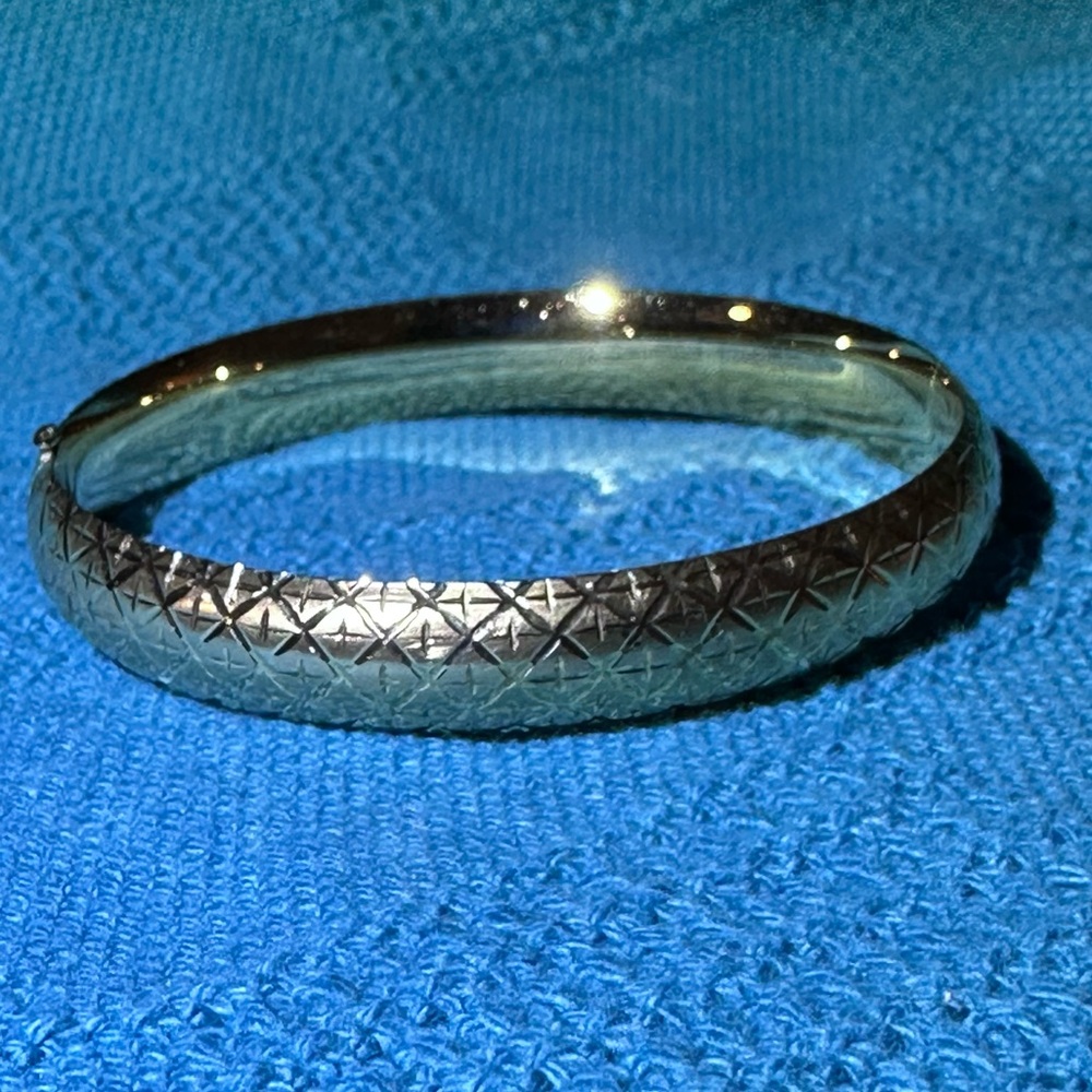 Diamond Cut Gold Bangle